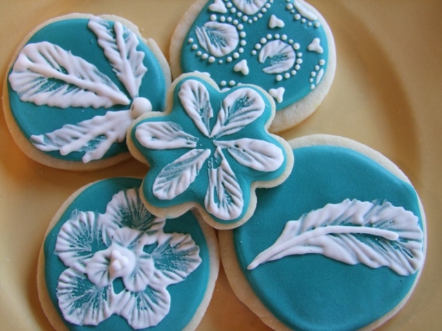 Brush embroidery cookies